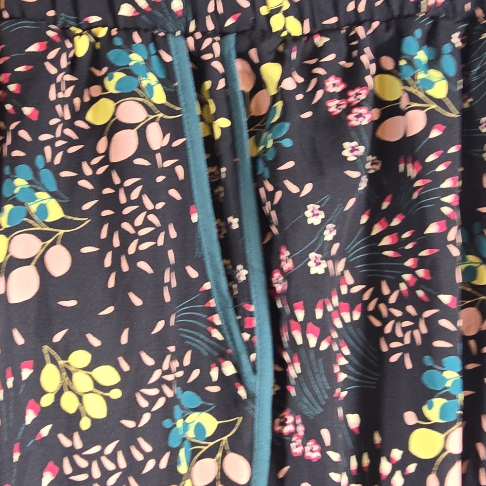 Lulus Women's Size M Bkack Floral Bloom Print Satin Straight -Leg Pants - Picture 5 of 10